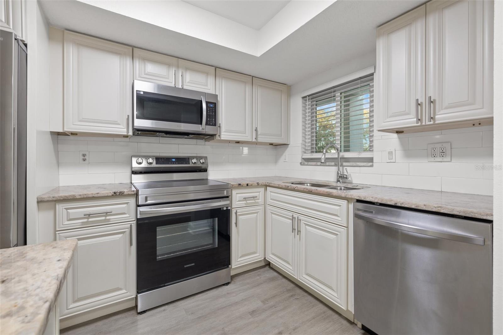 Image 5 of 26 For 1524 Lakeview Road 305