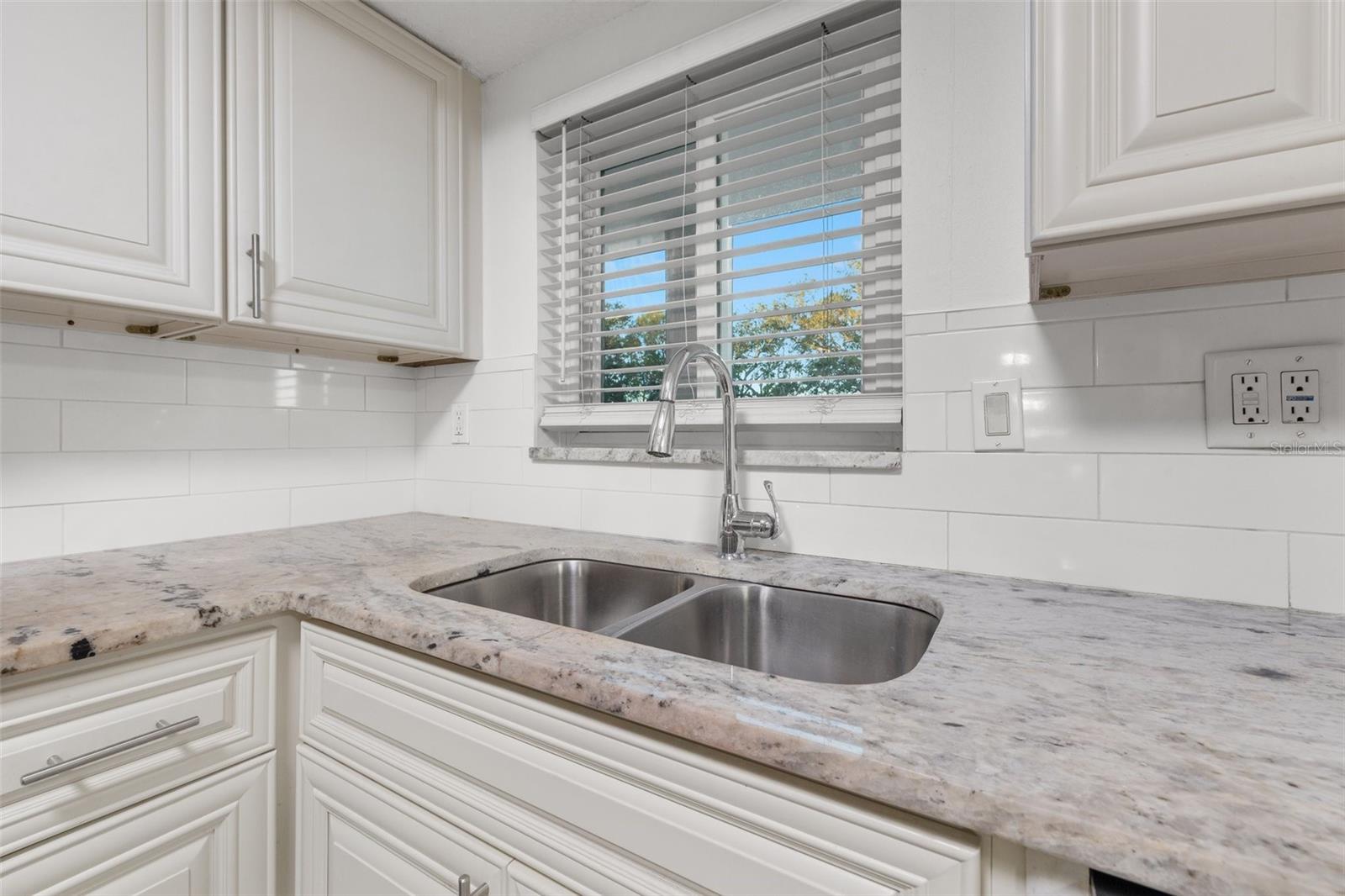Image 6 of 26 For 1524 Lakeview Road 305