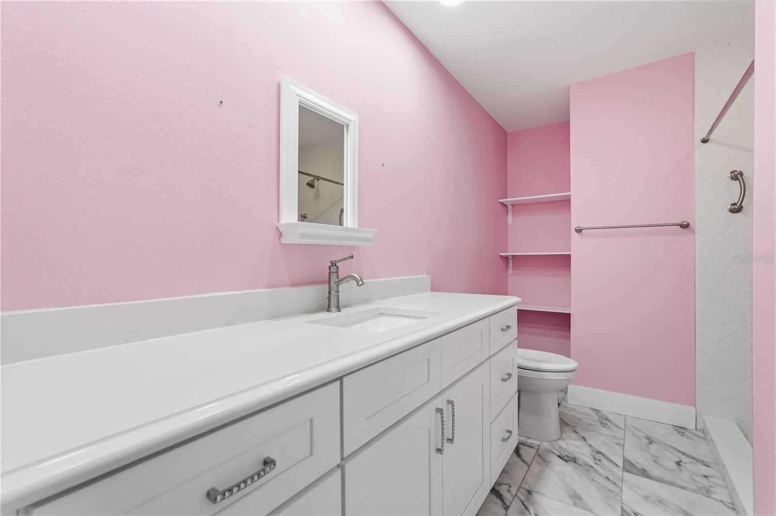 Listing photo id 8 for 106 Hunter Court