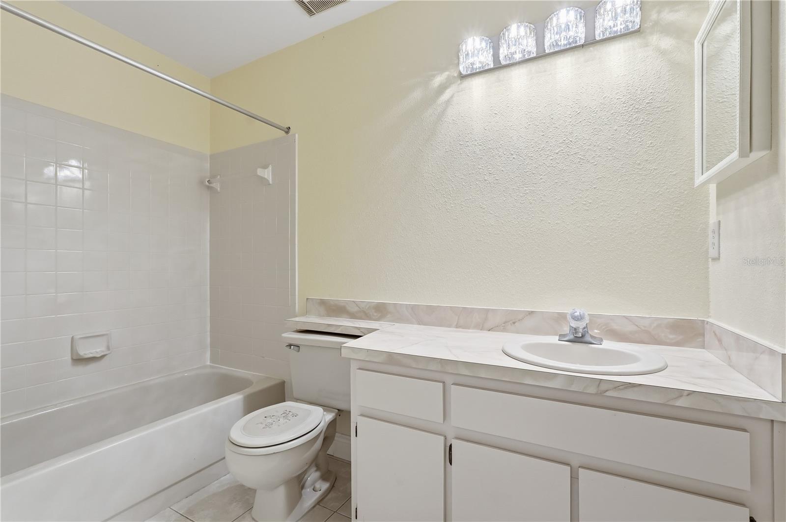 Listing photo id 12 for 106 Hunter Court