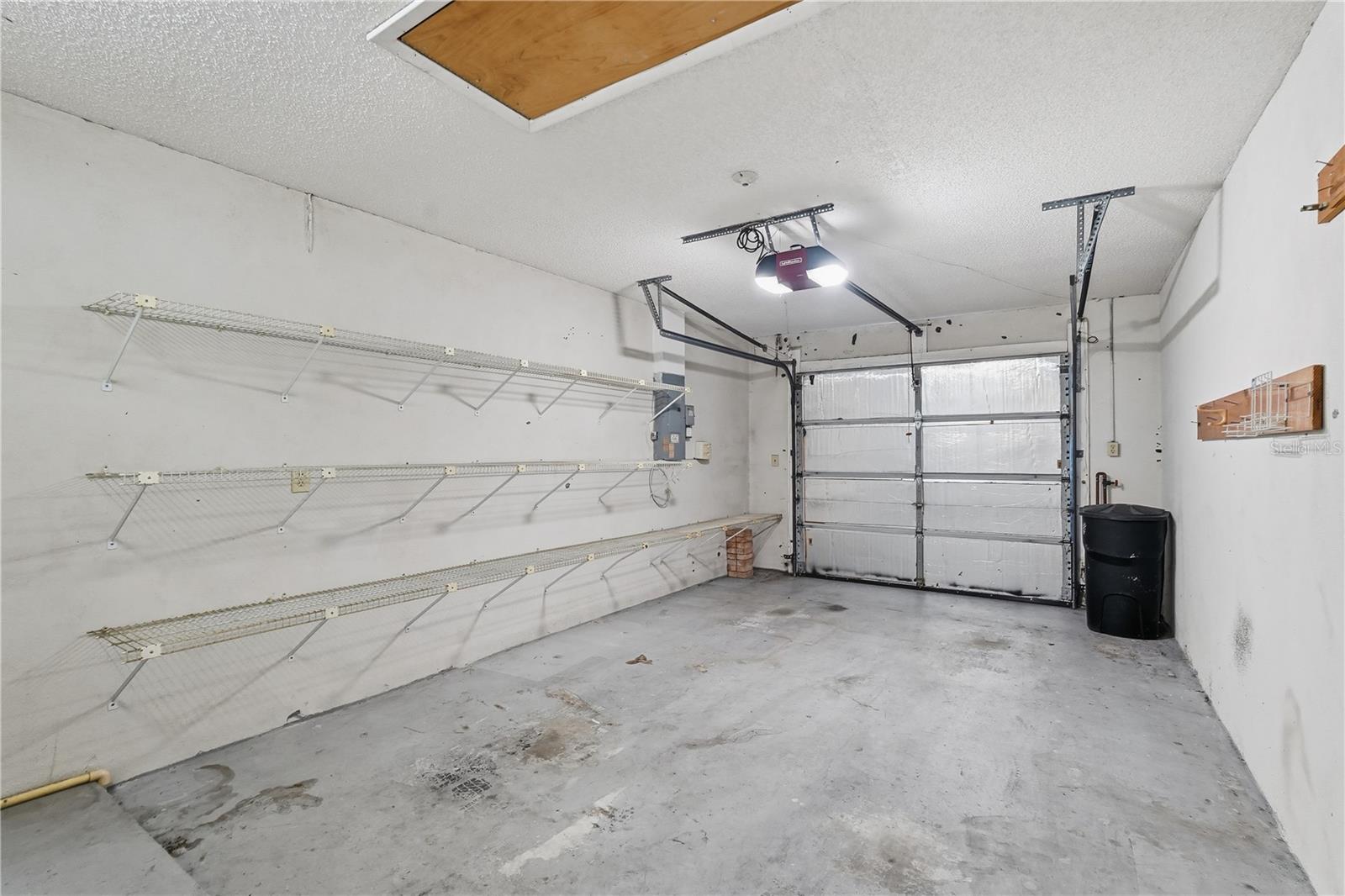 Listing photo id 13 for 106 Hunter Court