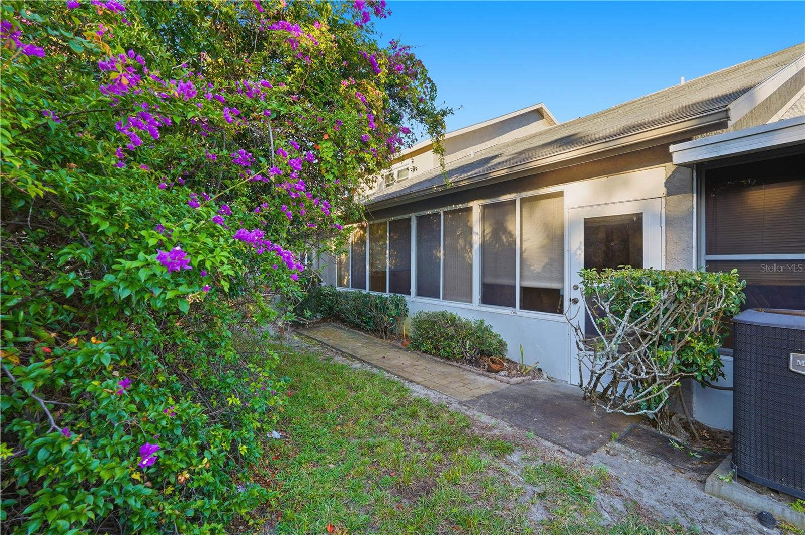 Listing photo id 16 for 106 Hunter Court