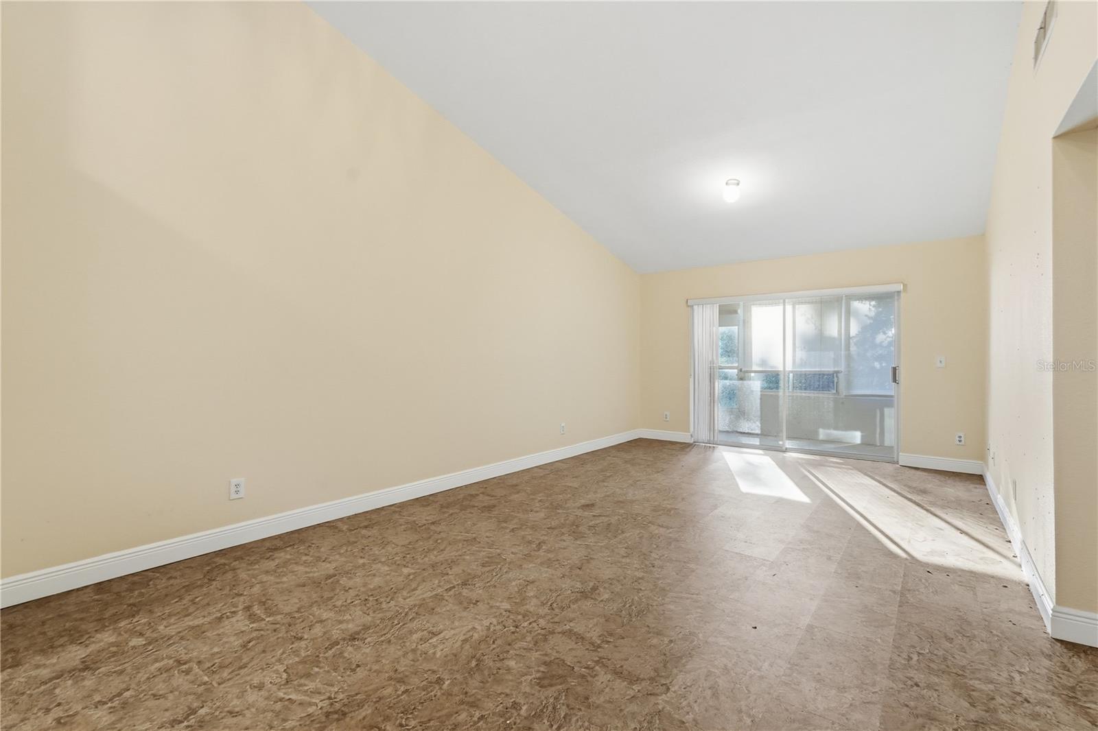 Listing photo id 1 for 106 Hunter Court