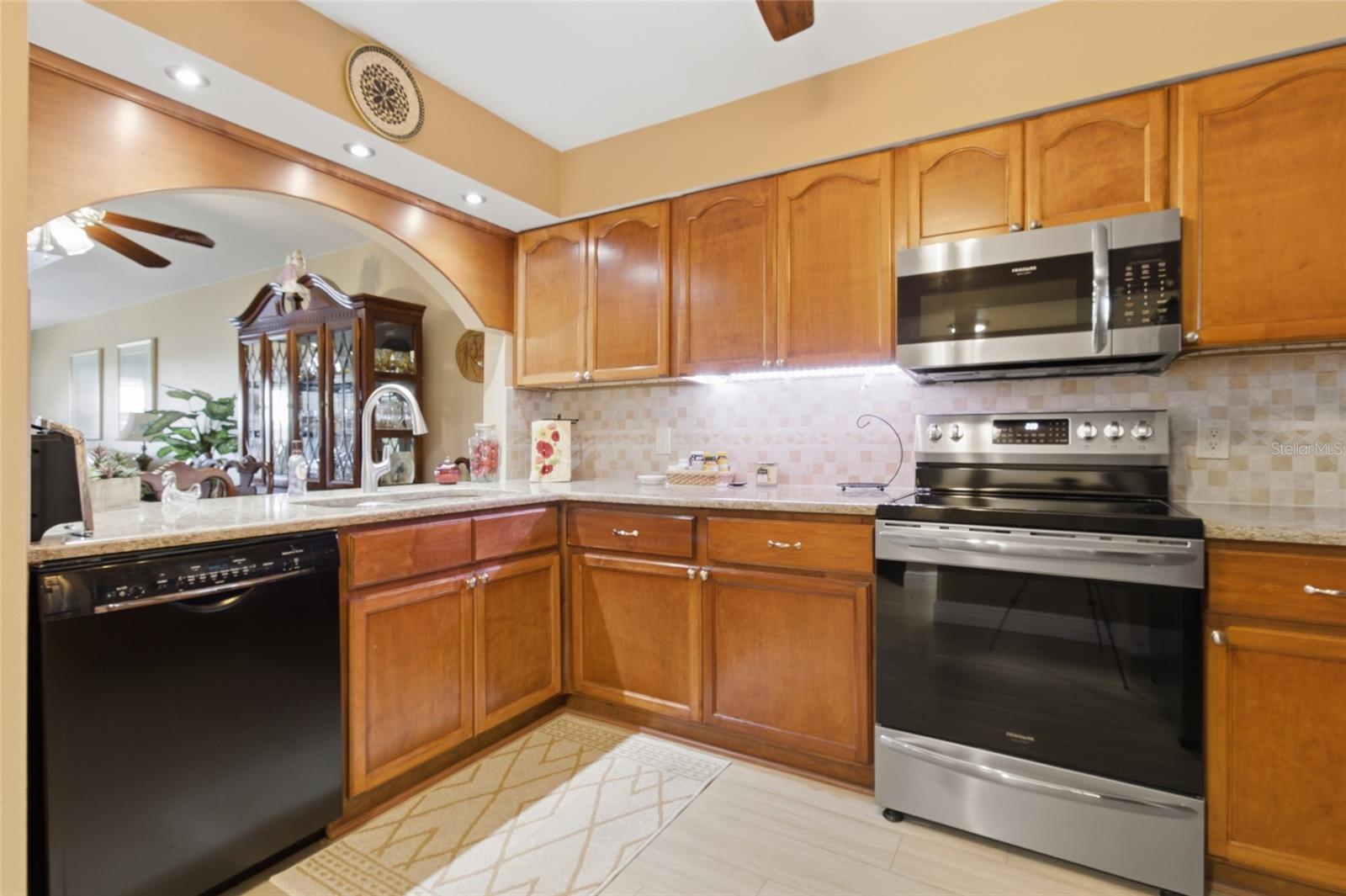 Image 14 of 39 For 5567 Sea Forest Drive 323