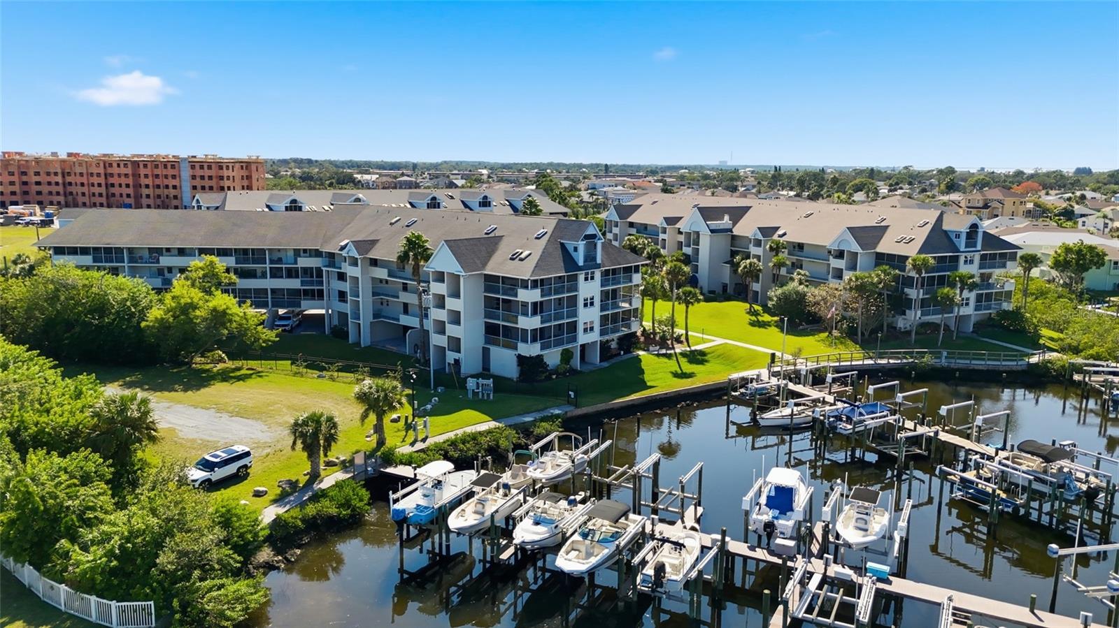 Image 5 of 39 For 5567 Sea Forest Drive 323