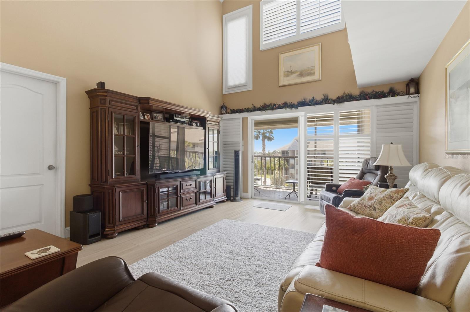 Image 8 of 39 For 5567 Sea Forest Drive 323