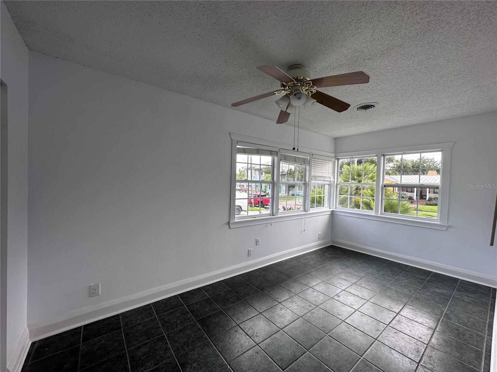 Image 10 of 23 For 315 Sunburst Court