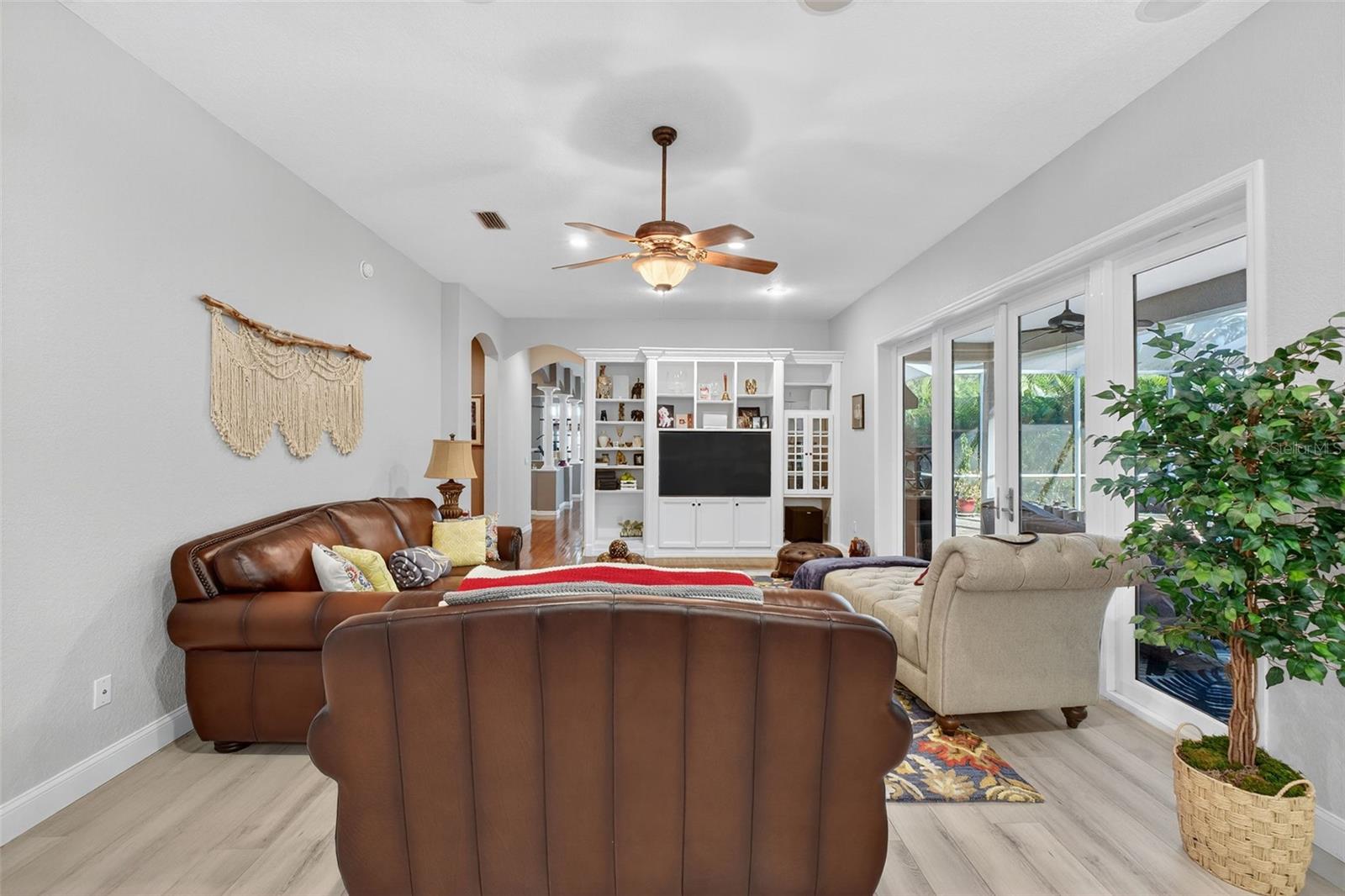 Listing photo id 33 for 15802 Stanton Lane