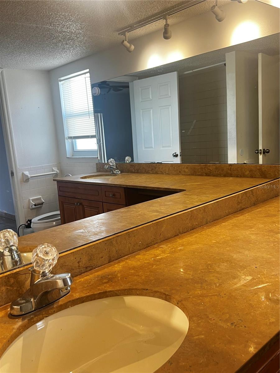 Image 6 of 12 For 9820 Glen Moor Lane