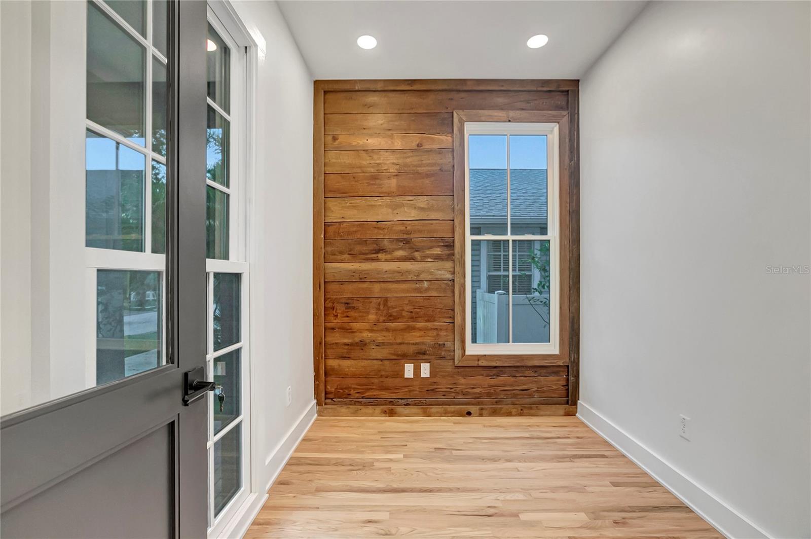 Image 10 of 37 For 2111 Cleveland Street