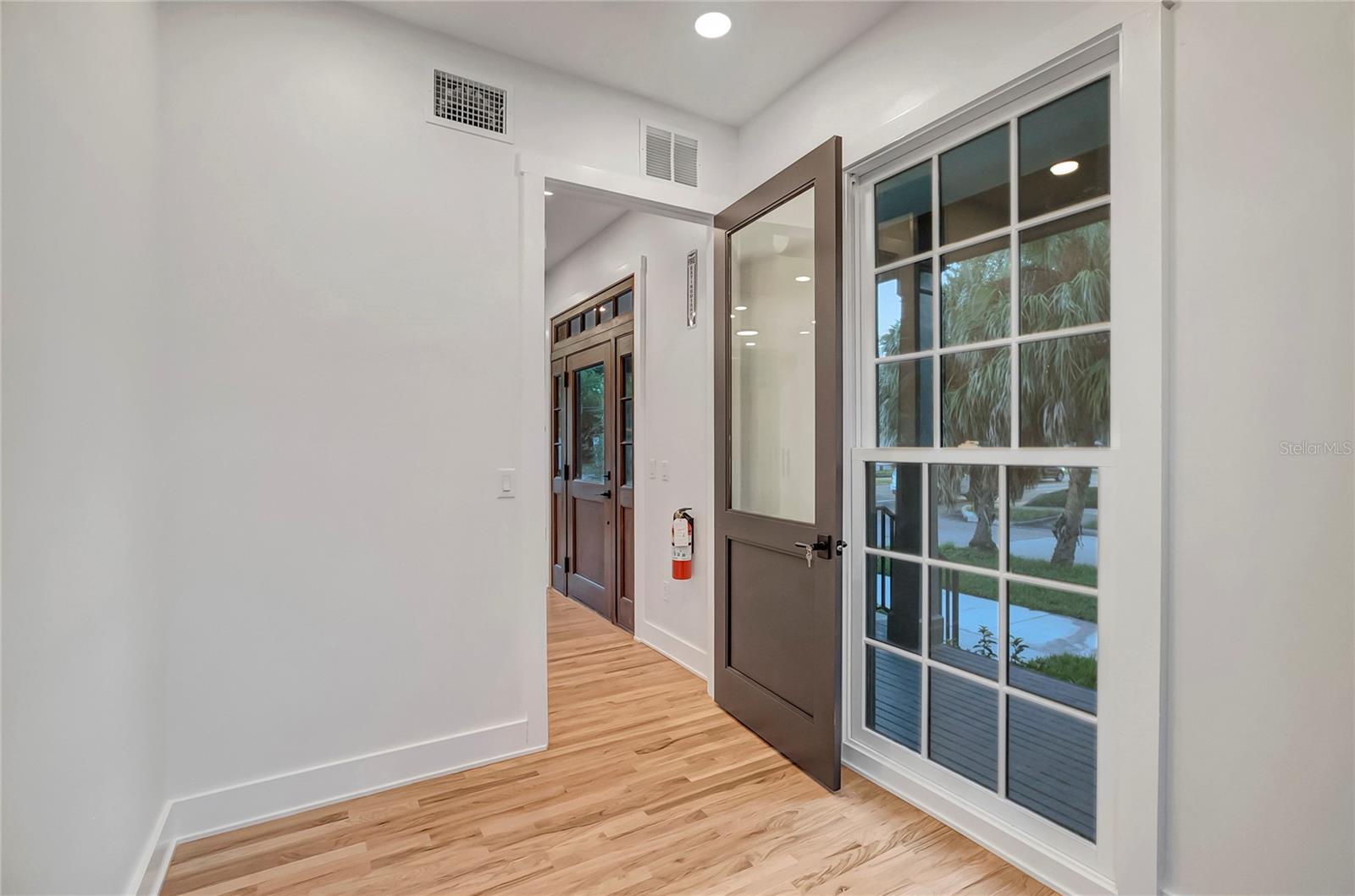 Image 11 of 37 For 2111 Cleveland Street