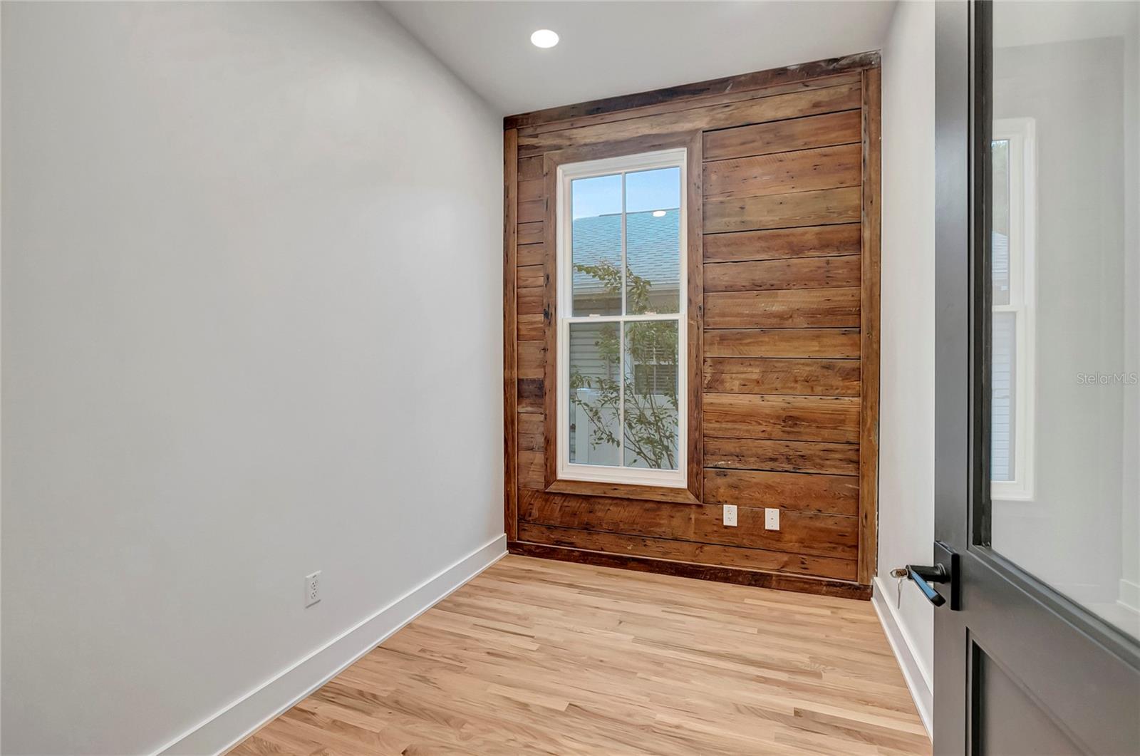 Image 12 of 37 For 2111 Cleveland Street