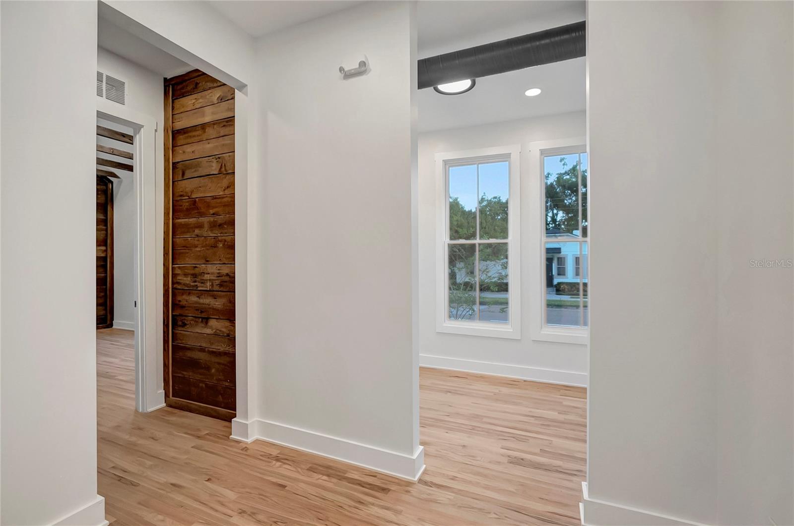 Image 14 of 37 For 2111 Cleveland Street