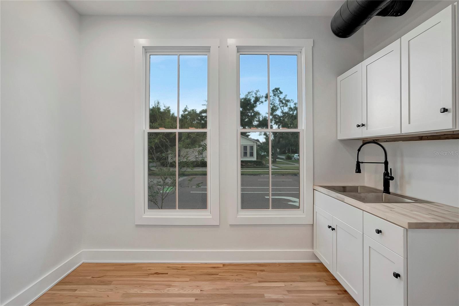 Image 15 of 37 For 2111 Cleveland Street