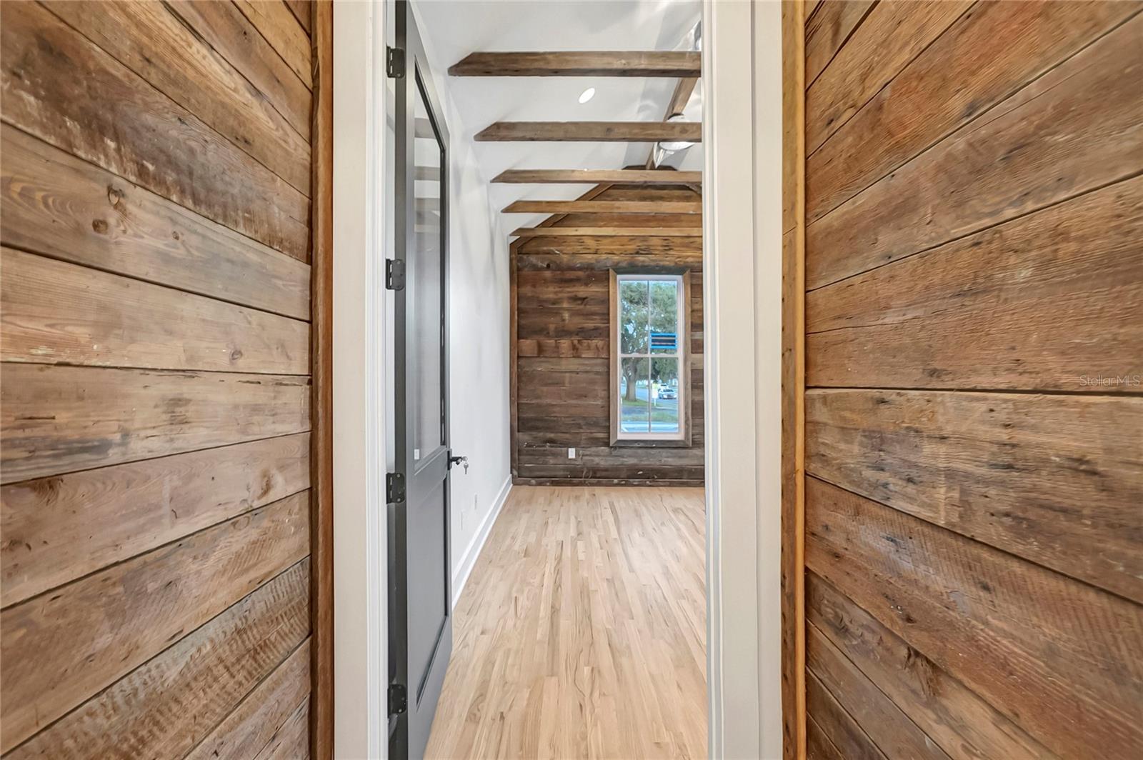 Image 16 of 37 For 2111 Cleveland Street