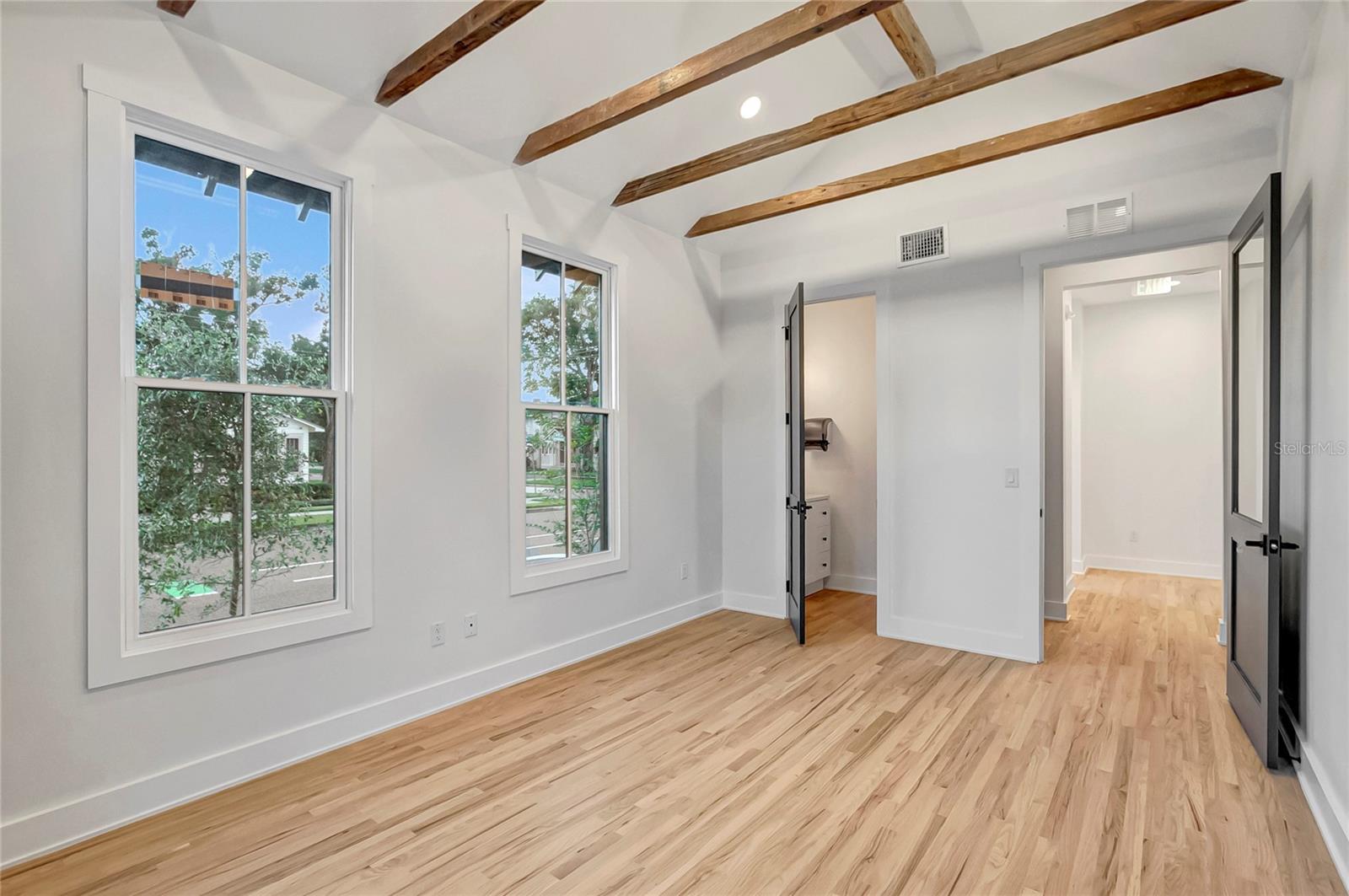 Image 18 of 37 For 2111 Cleveland Street