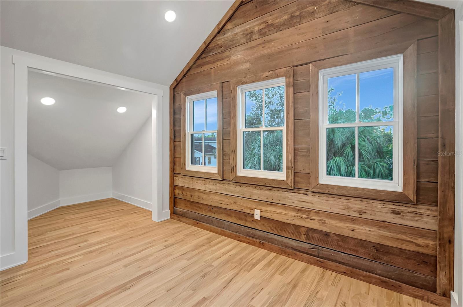 Image 27 of 37 For 2111 Cleveland Street