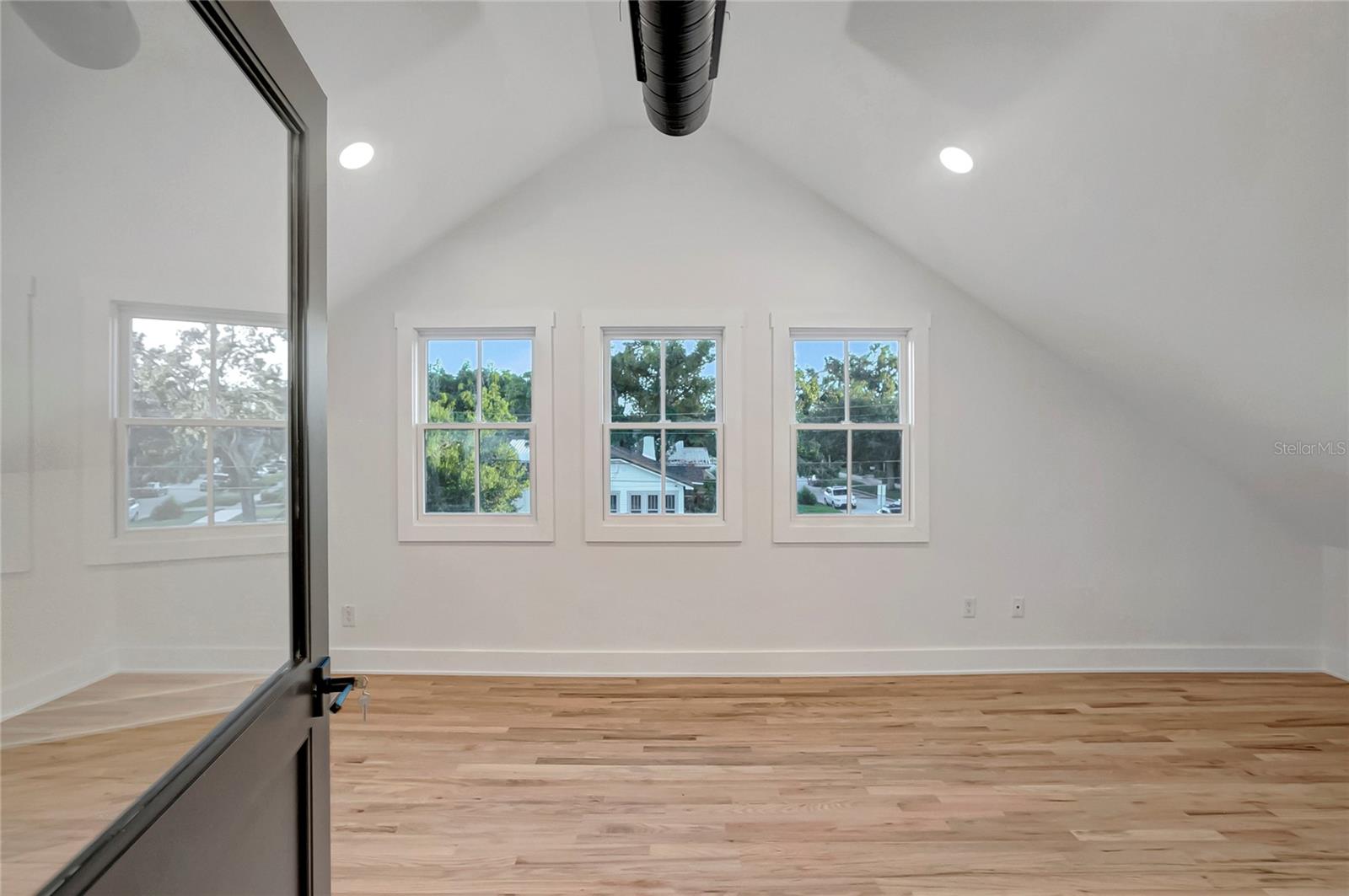 Image 28 of 37 For 2111 Cleveland Street