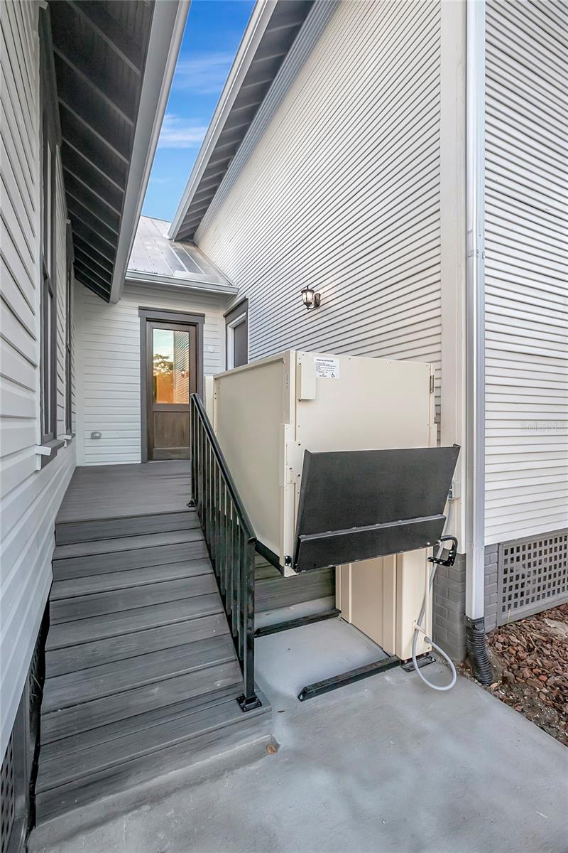 Image 31 of 37 For 2111 Cleveland Street