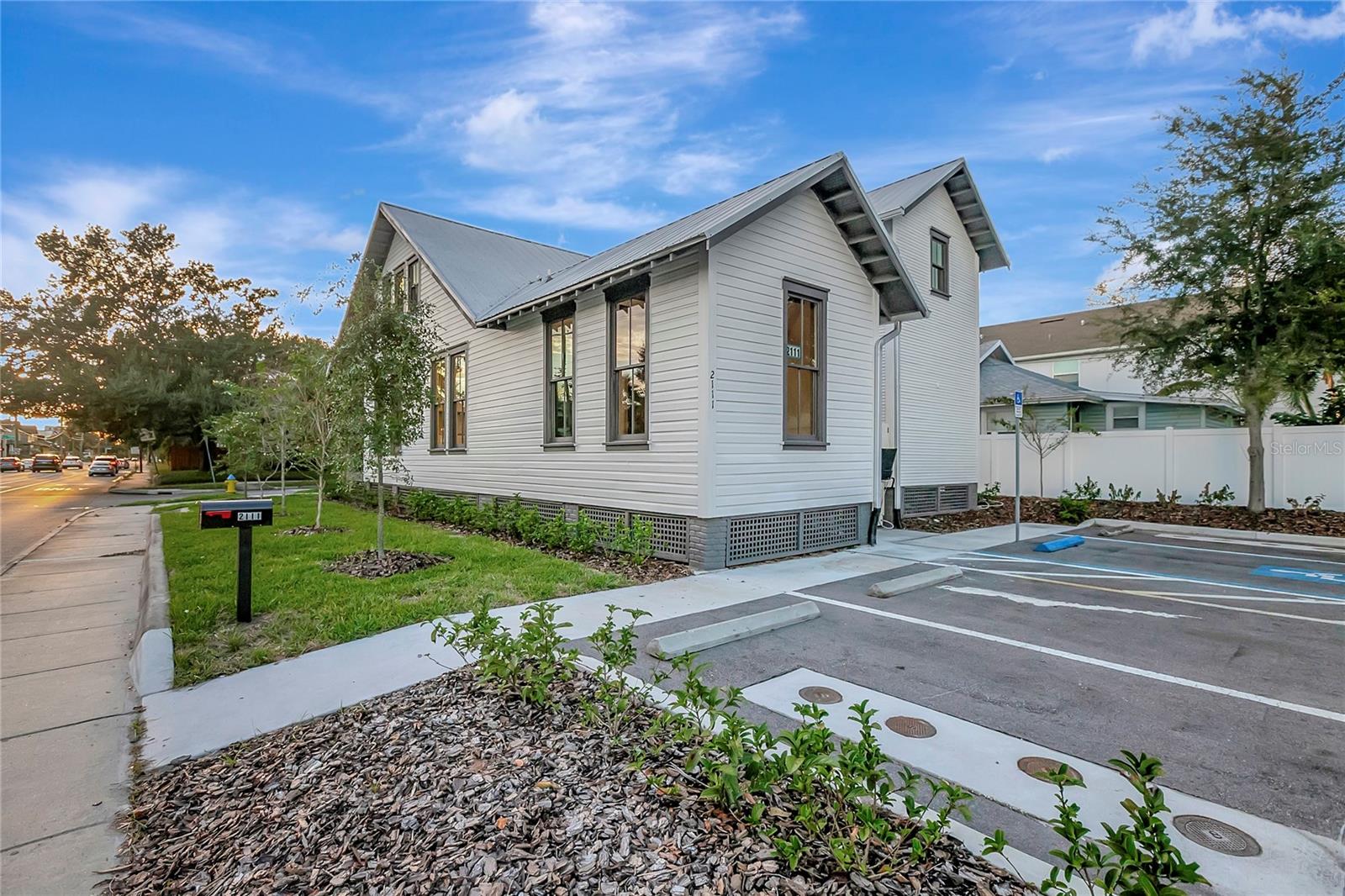 Image 35 of 37 For 2111 Cleveland Street