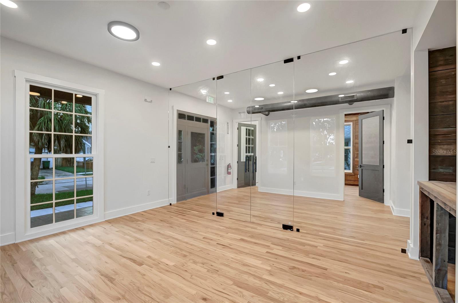 Image 9 of 37 For 2111 Cleveland Street