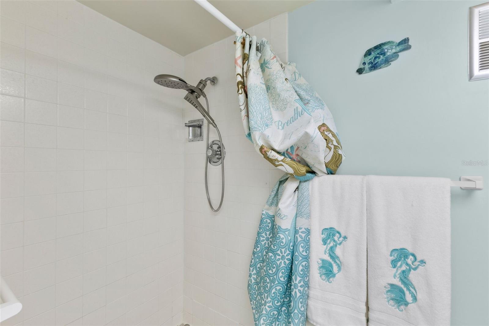Image 22 of 46 For 4550 Cove Circle 501