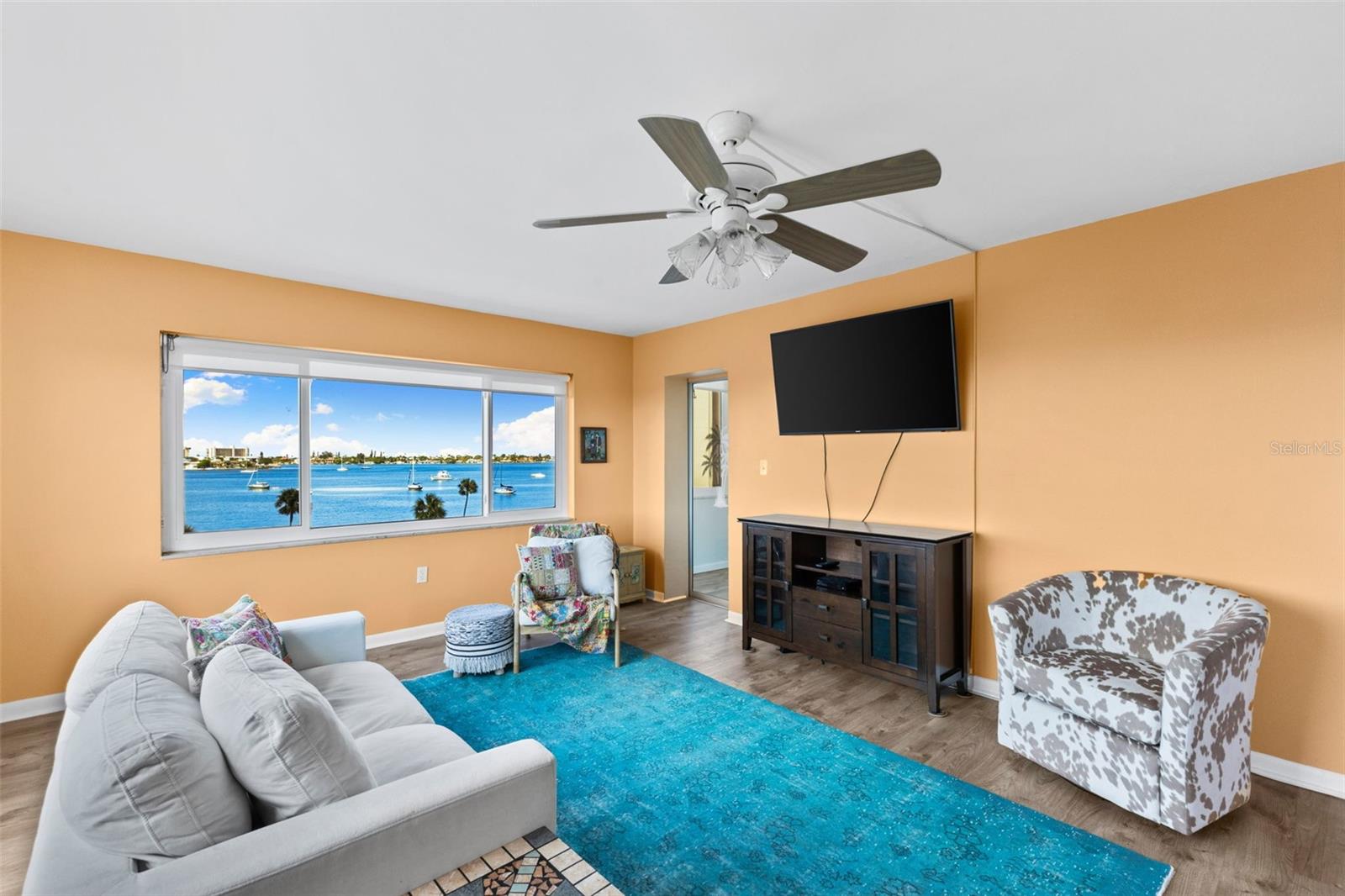 Image 23 of 46 For 4550 Cove Circle 501