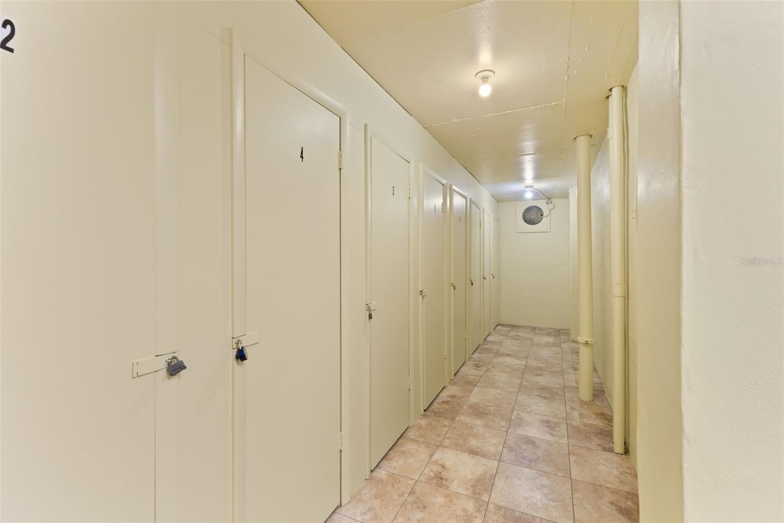Image 37 of 46 For 4550 Cove Circle 501