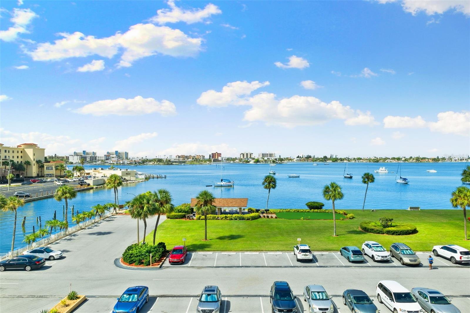 Image 4 of 46 For 4550 Cove Circle 501
