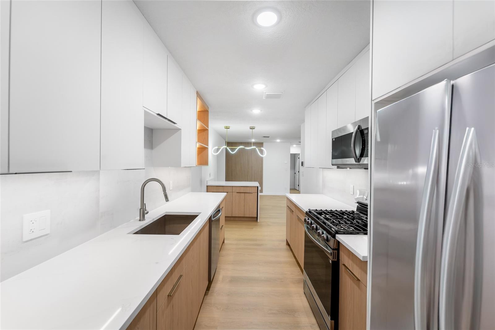 Listing photo id 9 for 1559 78th Terrace N
