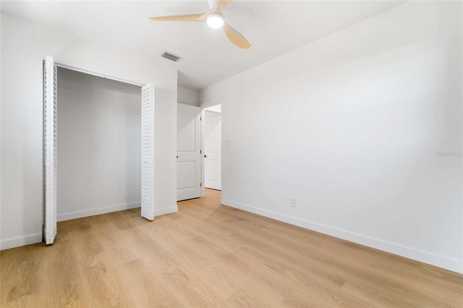 Listing photo id 20 for 1559 78th Terrace N