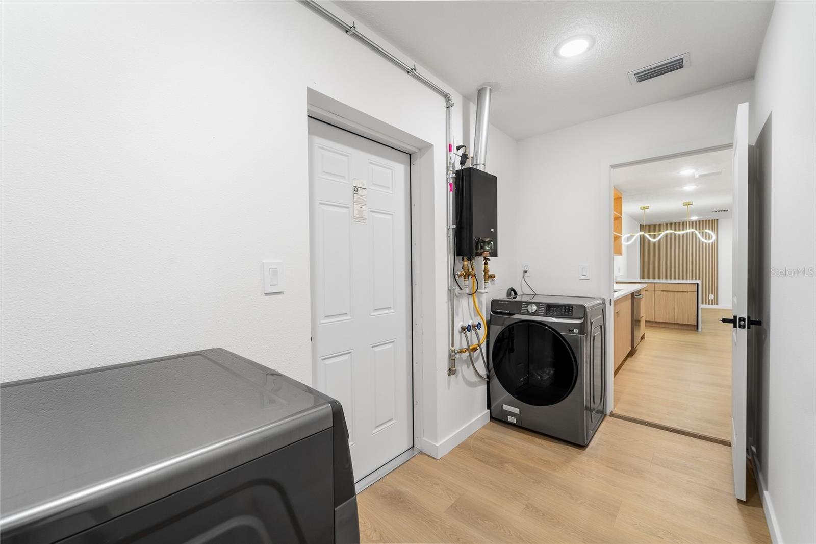 Listing photo id 21 for 1559 78th Terrace N