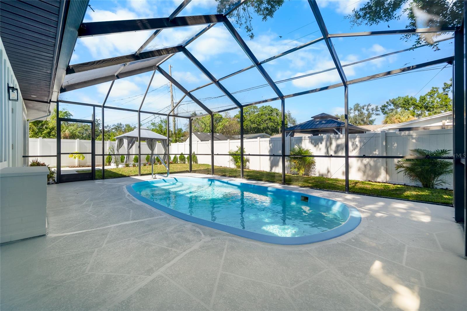 Listing photo id 23 for 1559 78th Terrace N