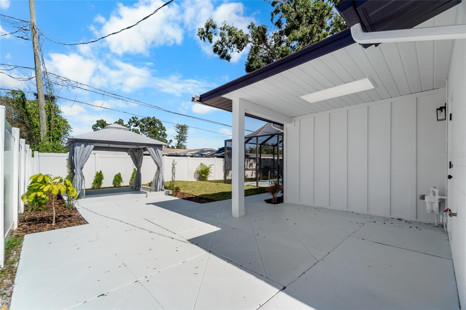 Listing photo id 24 for 1559 78th Terrace N