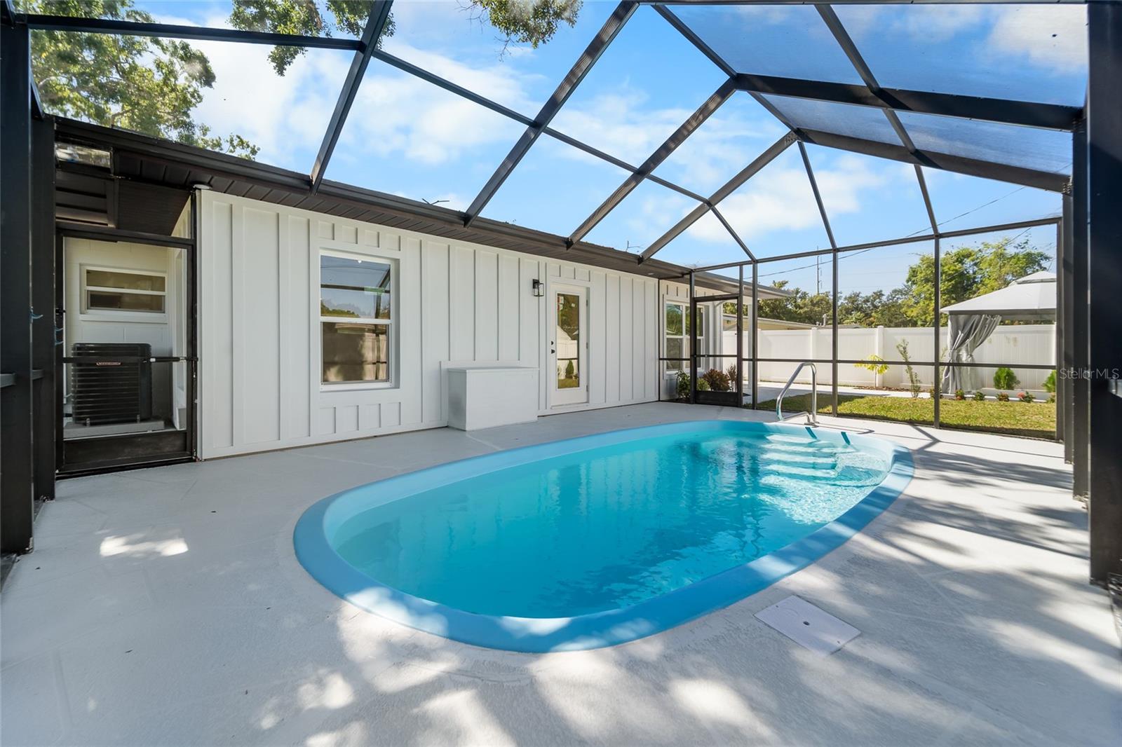 Listing photo id 1 for 1559 78th Terrace N