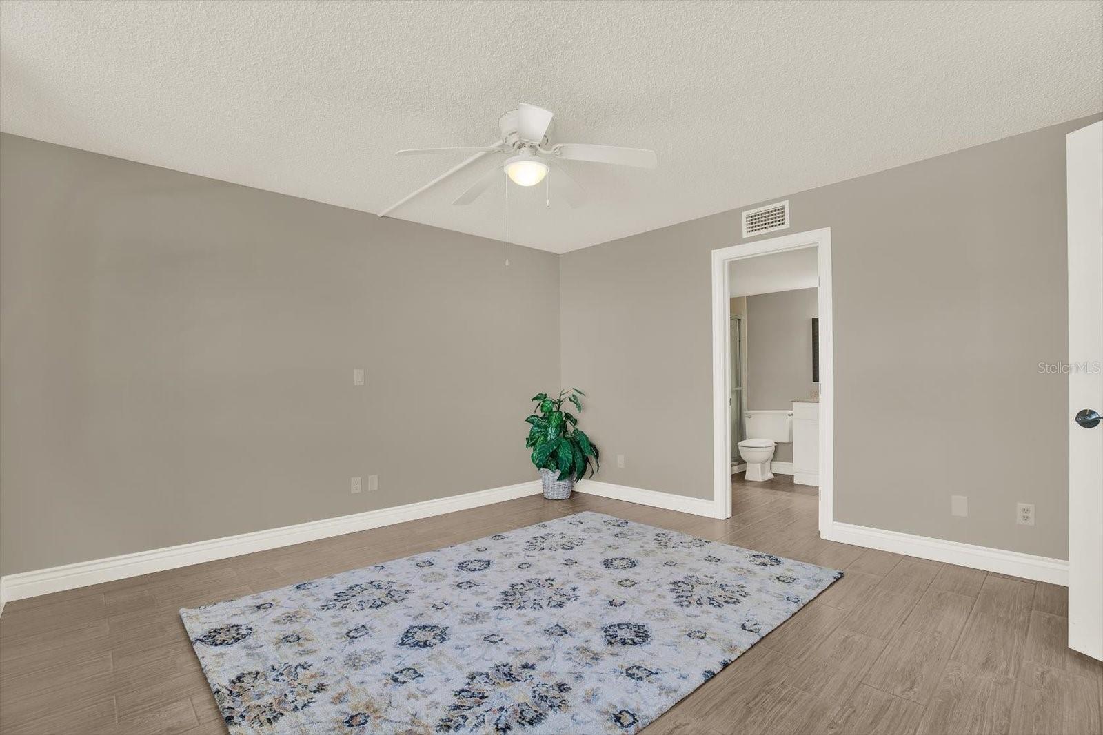 Image 11 of 36 For 7625 Sun Island Drive S 107