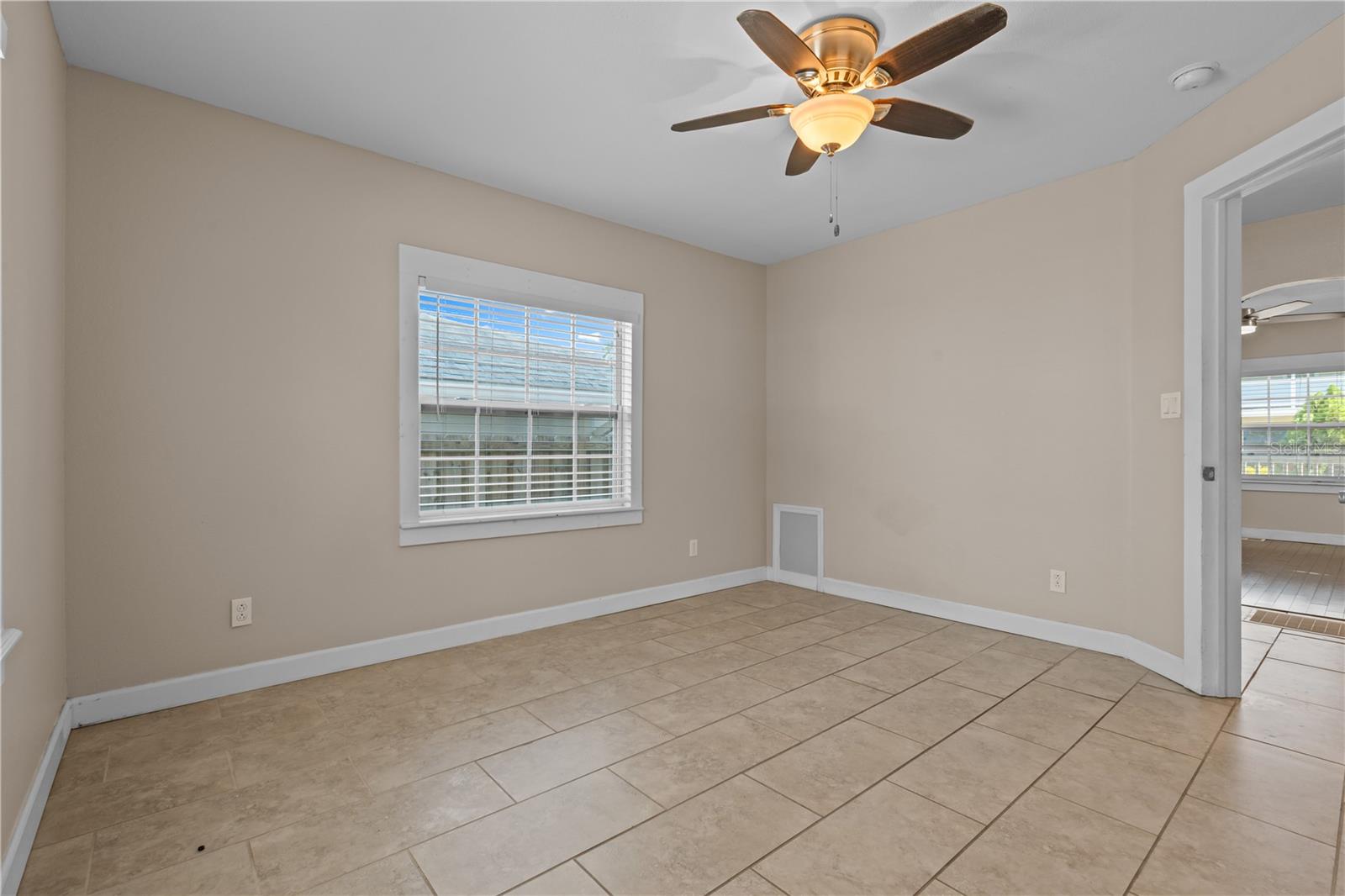 Image 14 of 32 For 222 25th Street N