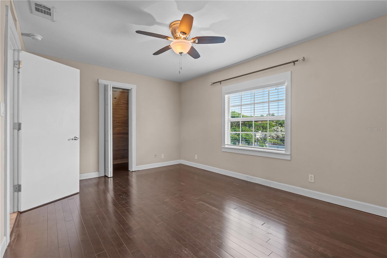 Image 21 of 32 For 222 25th Street N