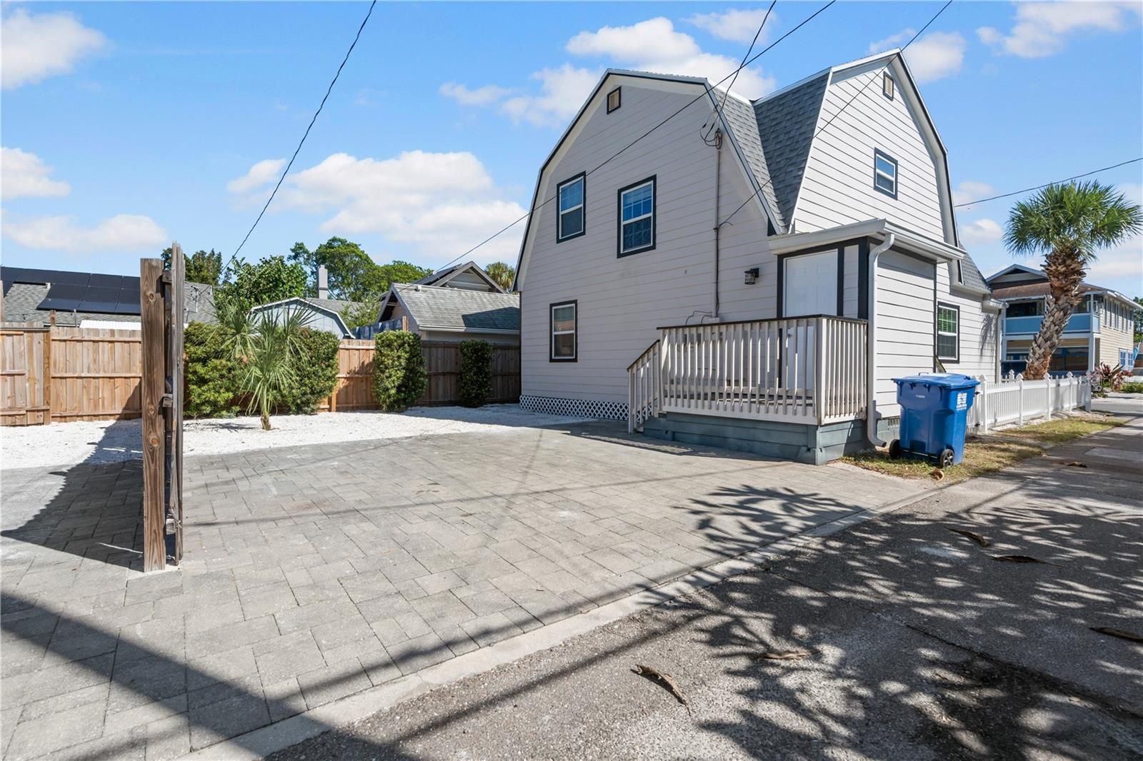 Image 6 of 32 For 222 25th Street N