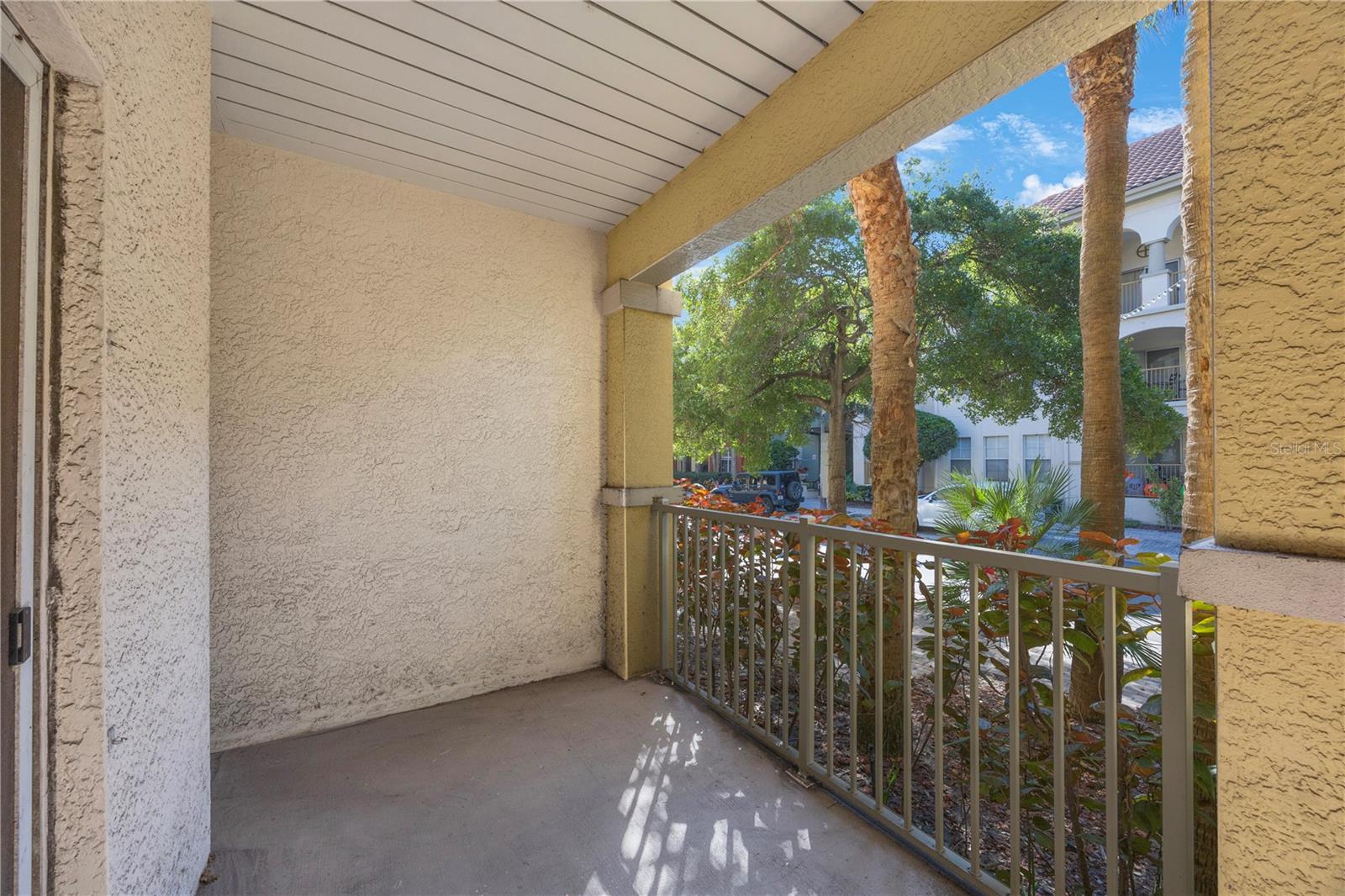 Image 11 of 41 For 410 Armenia Avenue 919b