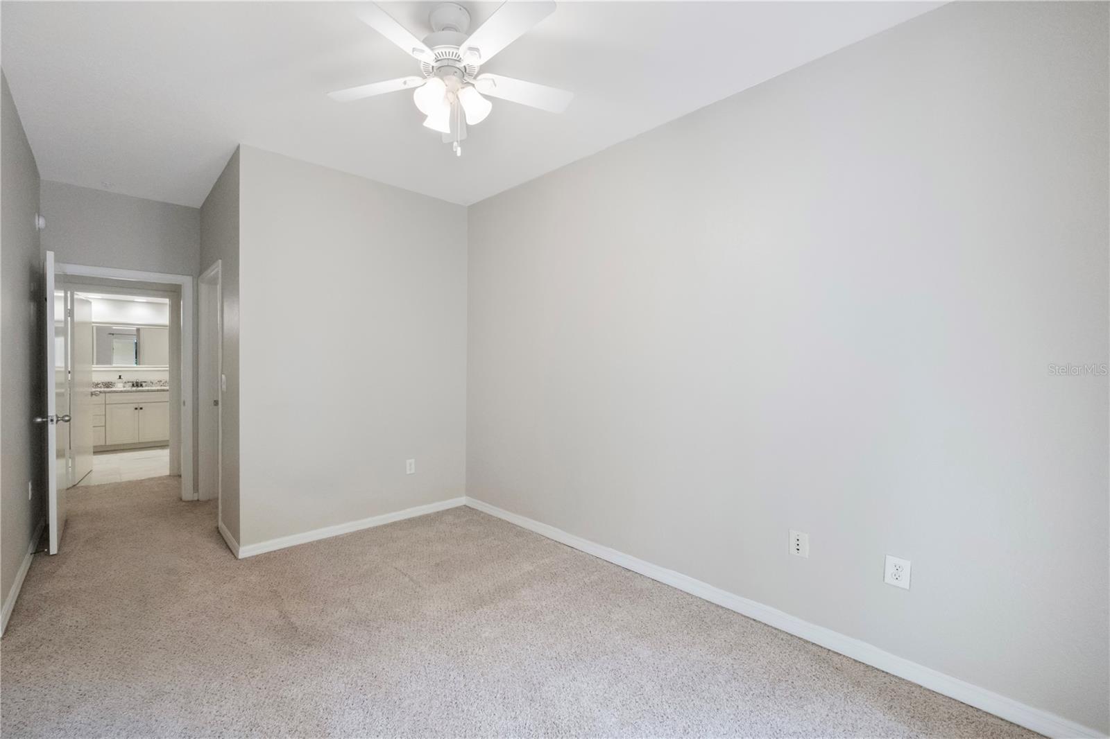 Image 12 of 41 For 410 Armenia Avenue 919b