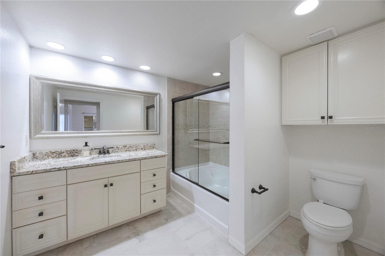 Image 13 of 41 For 410 Armenia Avenue 919b