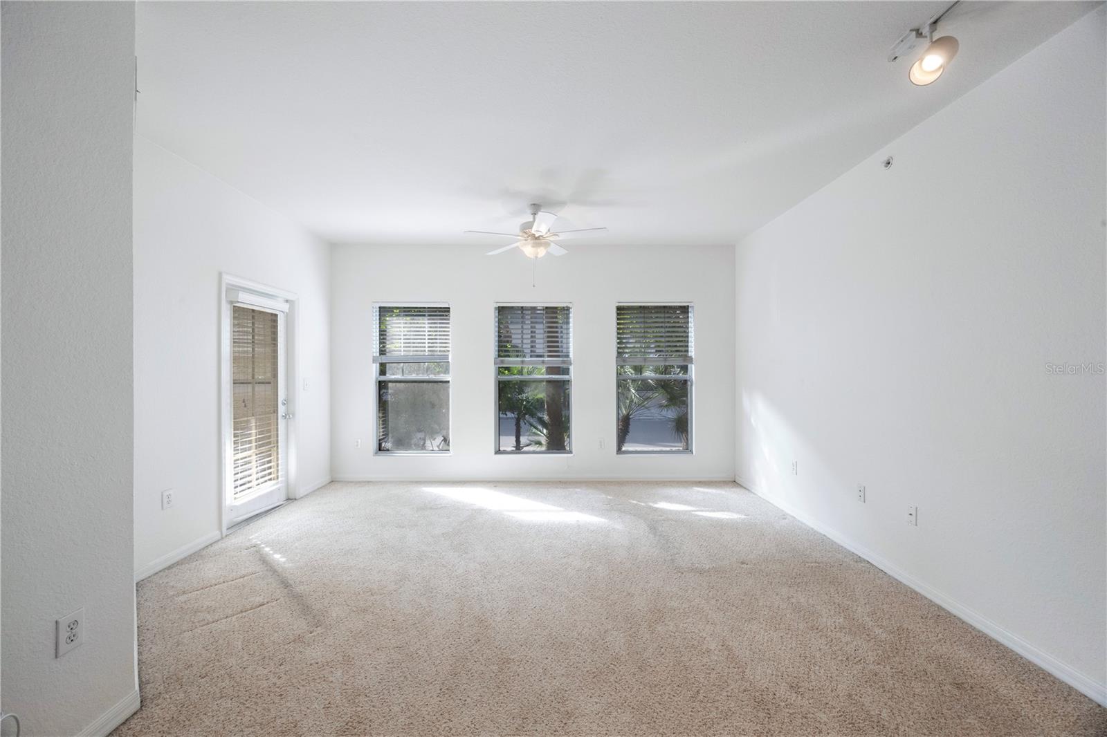 Image 16 of 41 For 410 Armenia Avenue 919b