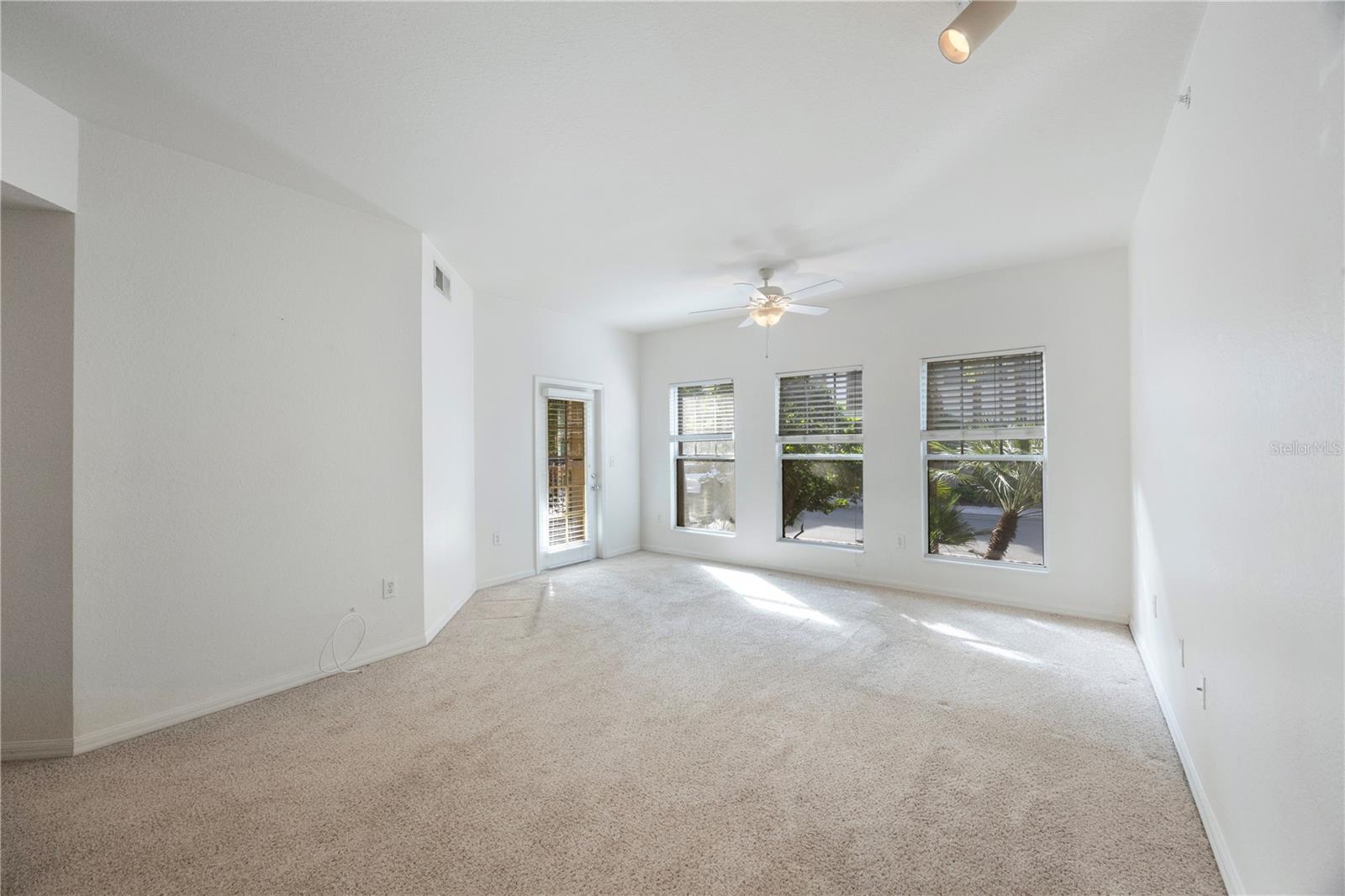 Image 17 of 41 For 410 Armenia Avenue 919b