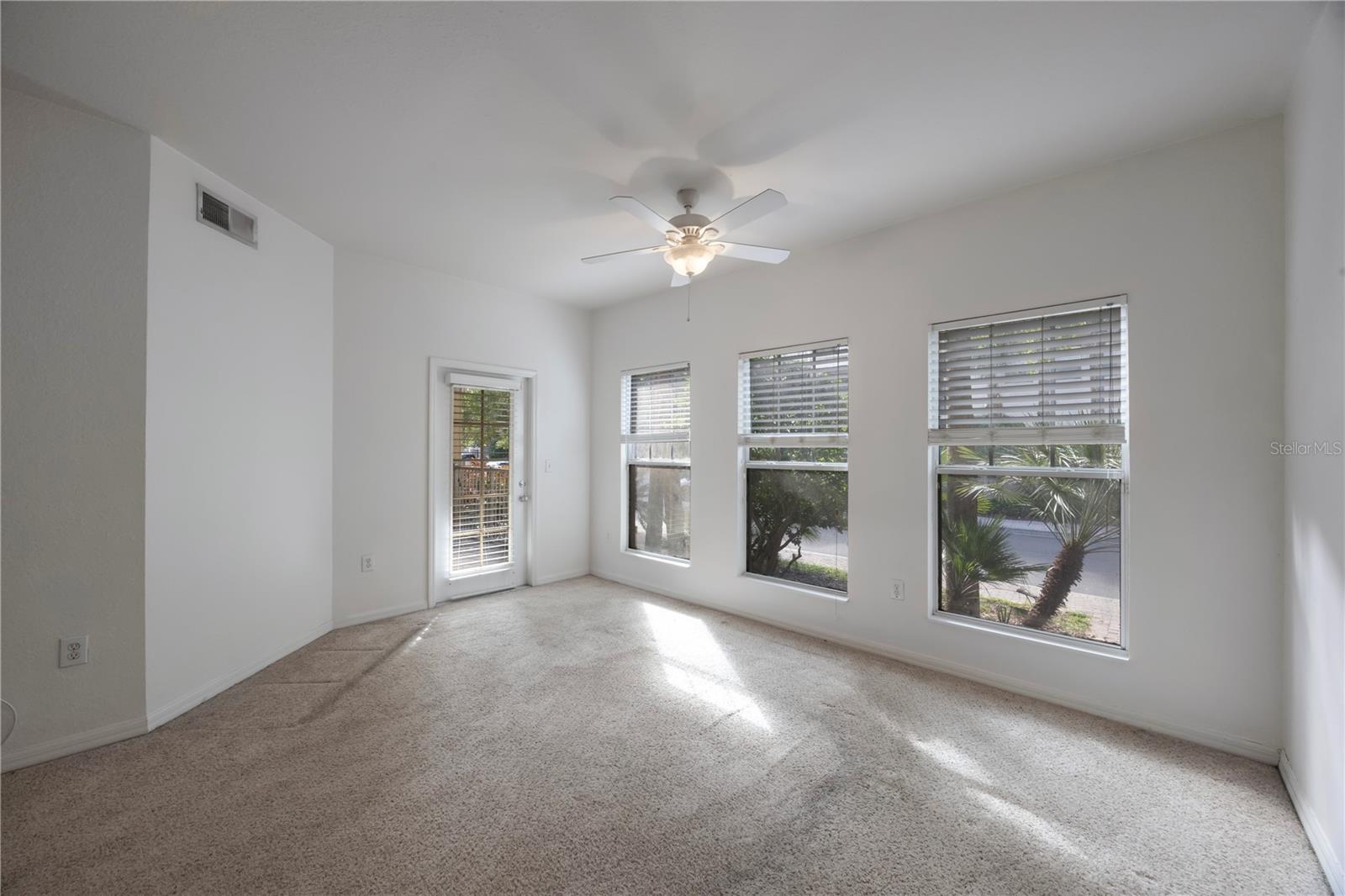 Image 18 of 41 For 410 Armenia Avenue 919b