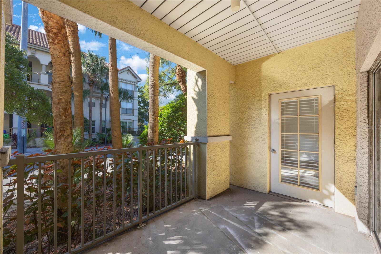 Image 19 of 41 For 410 Armenia Avenue 919b