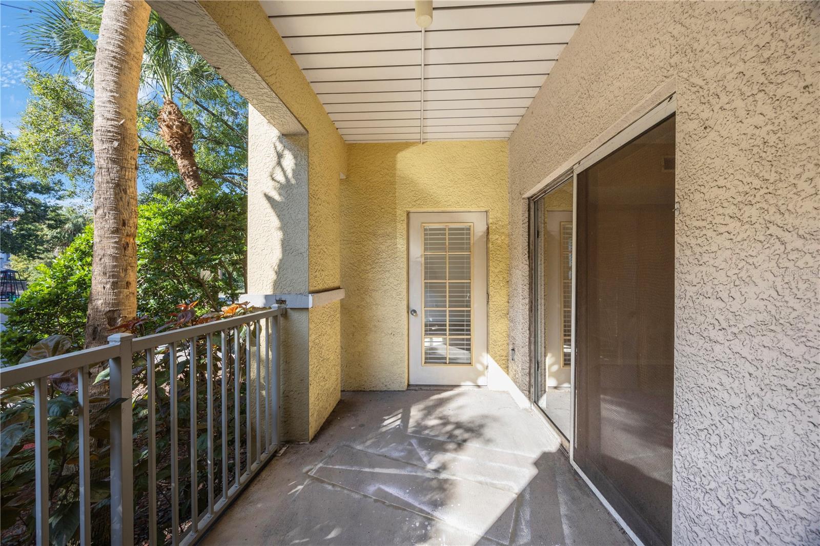 Image 20 of 41 For 410 Armenia Avenue 919b