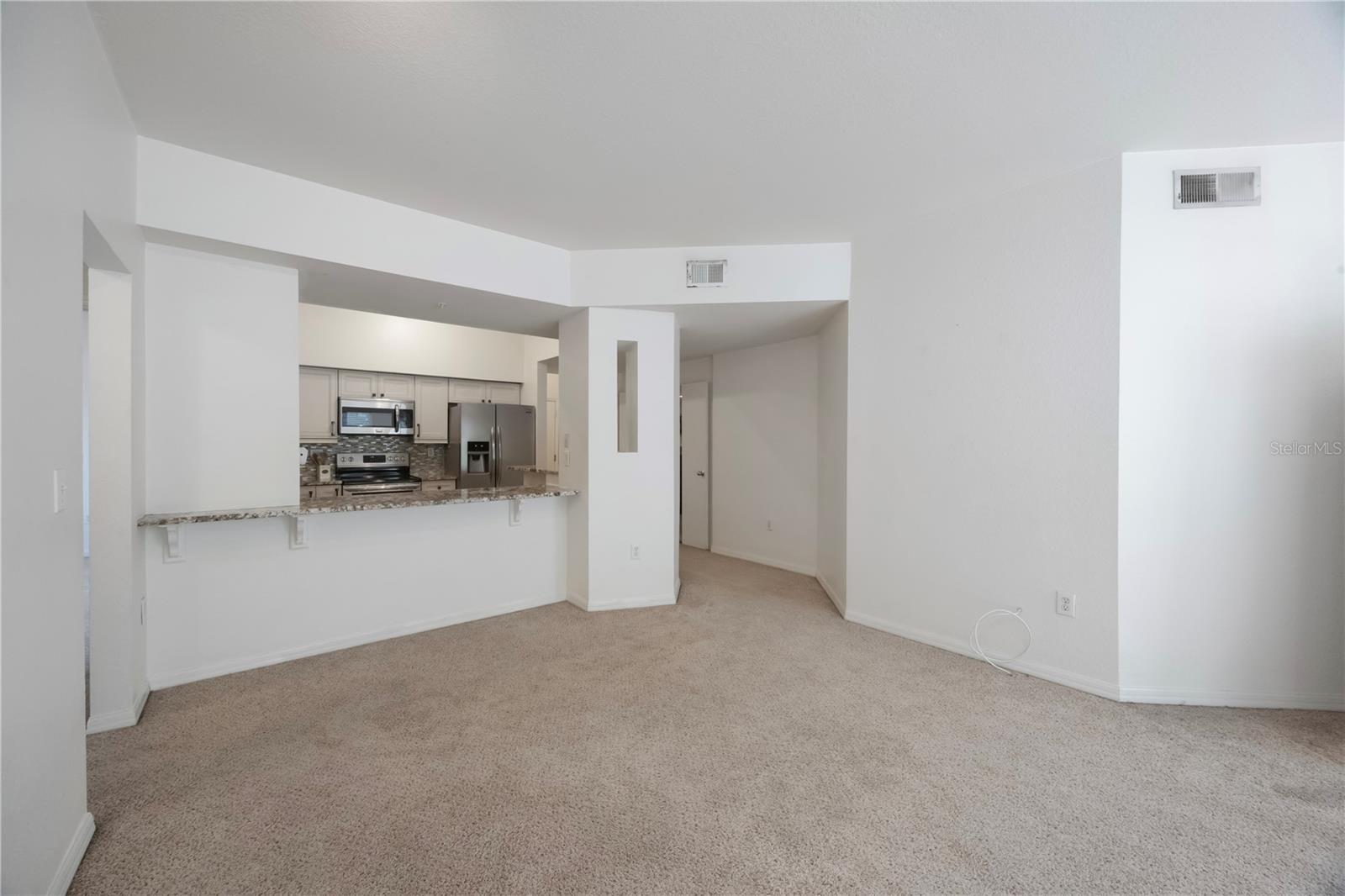 Image 22 of 41 For 410 Armenia Avenue 919b