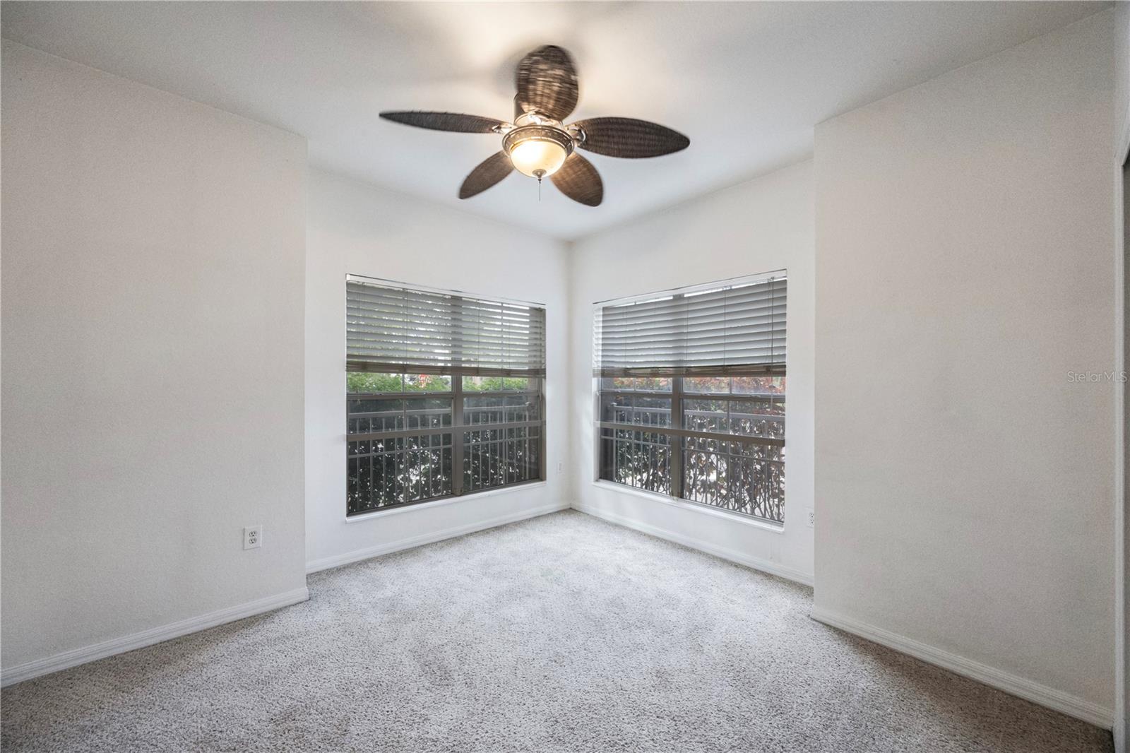 Image 23 of 41 For 410 Armenia Avenue 919b