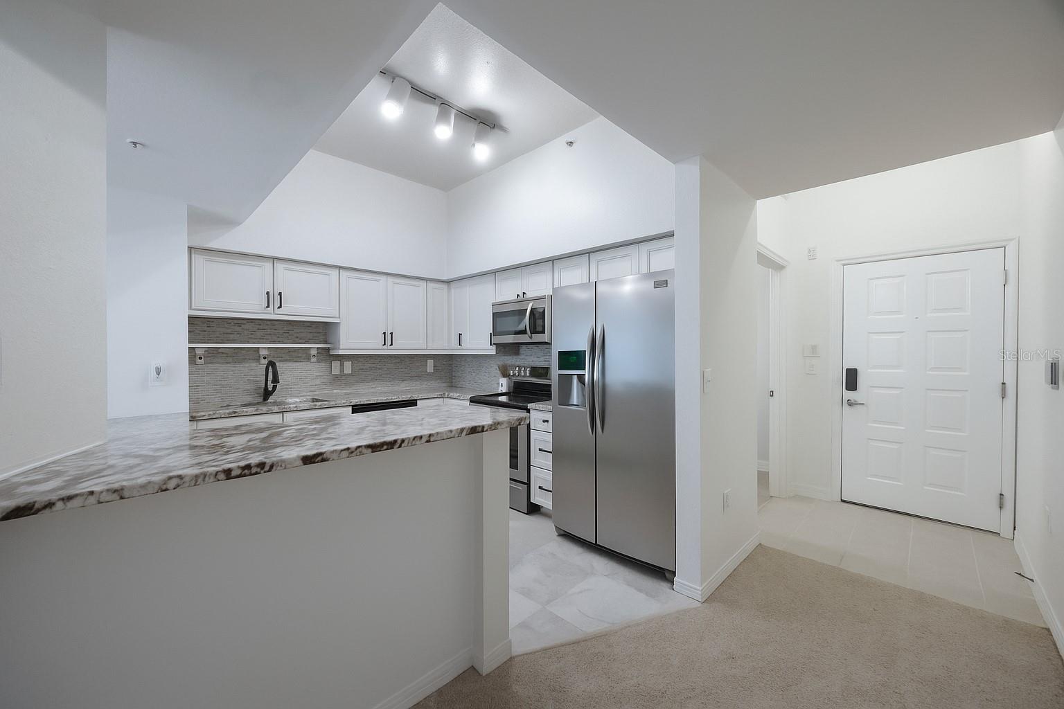 Image 3 of 41 For 410 Armenia Avenue 919b